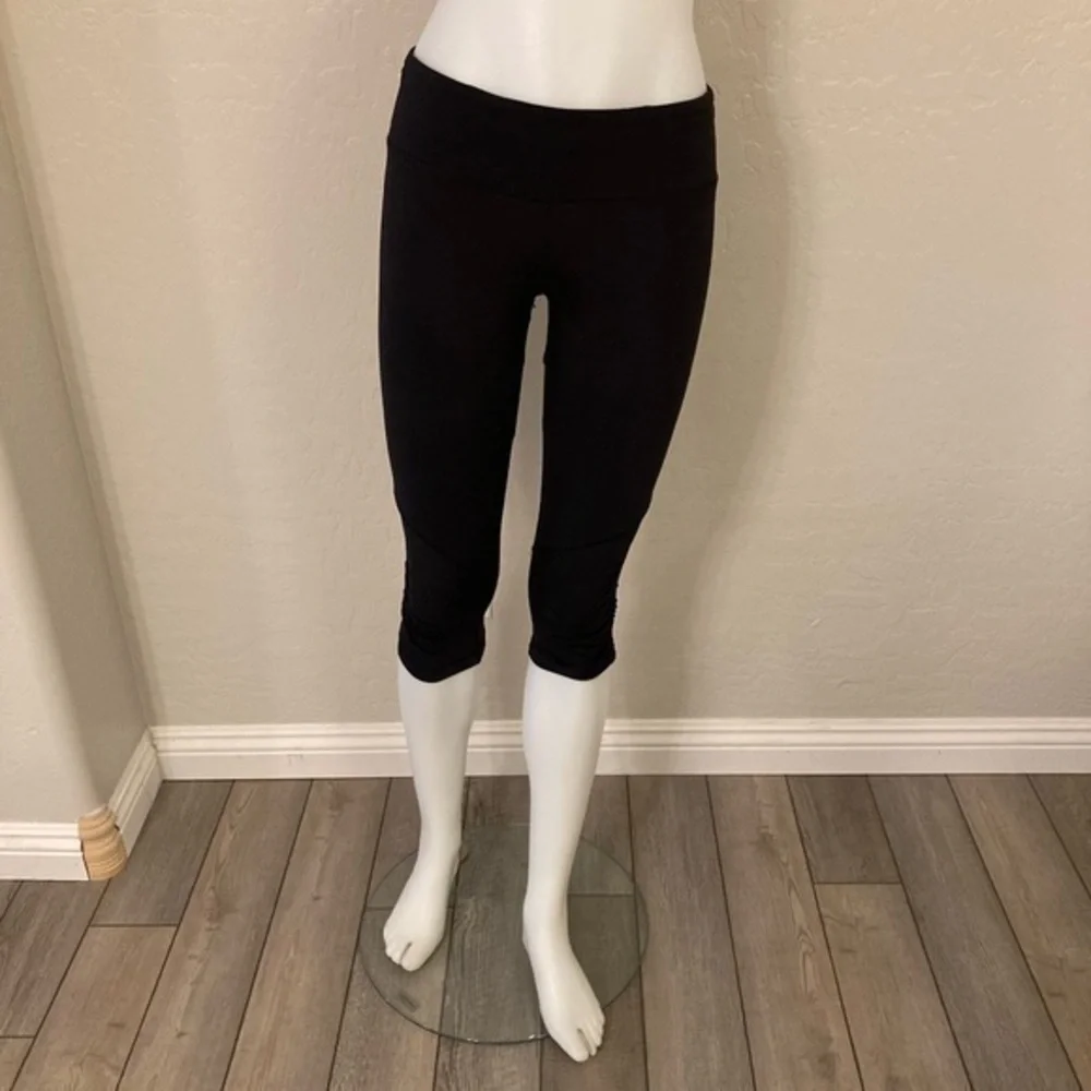 Lululemon Black Side Ruched Cropped Leggings Size 6